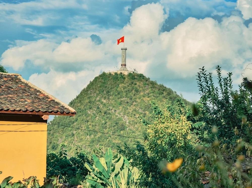 Cột cờ lũng cú