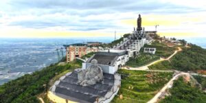 Khu du lịch quốc gia núi bà Đen thu hút khách du lịch ngày đầu năm mới (phóng viên phát tin về ban, đã thông qua trưởng cqtt ạ)